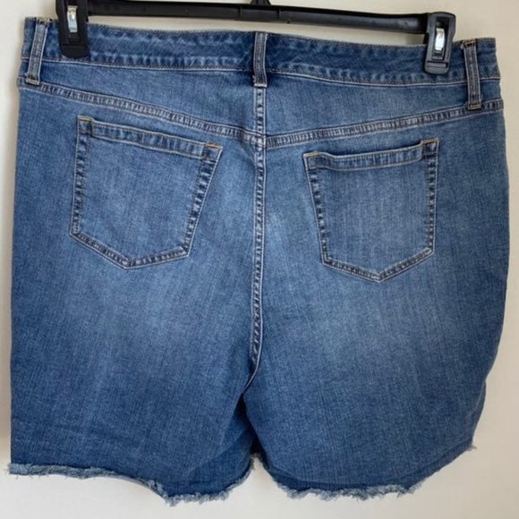 Torrid Cut Off Jean Shorts Size 20 - Picture 2 of 10